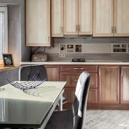 Apartments On Zaliznychna 49 Ivano-Frankivszk Kültér fotó