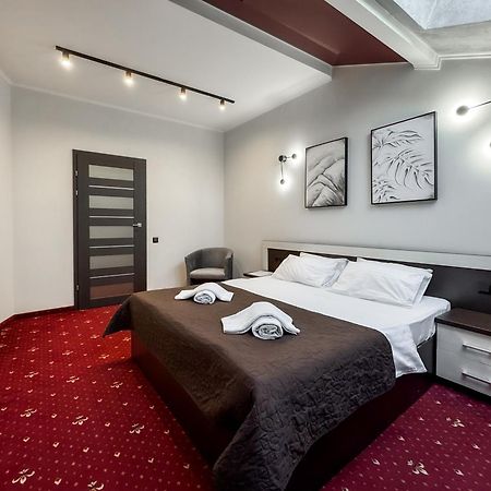 Apartments On Zaliznychna 49 Ivano-Frankivszk Kültér fotó