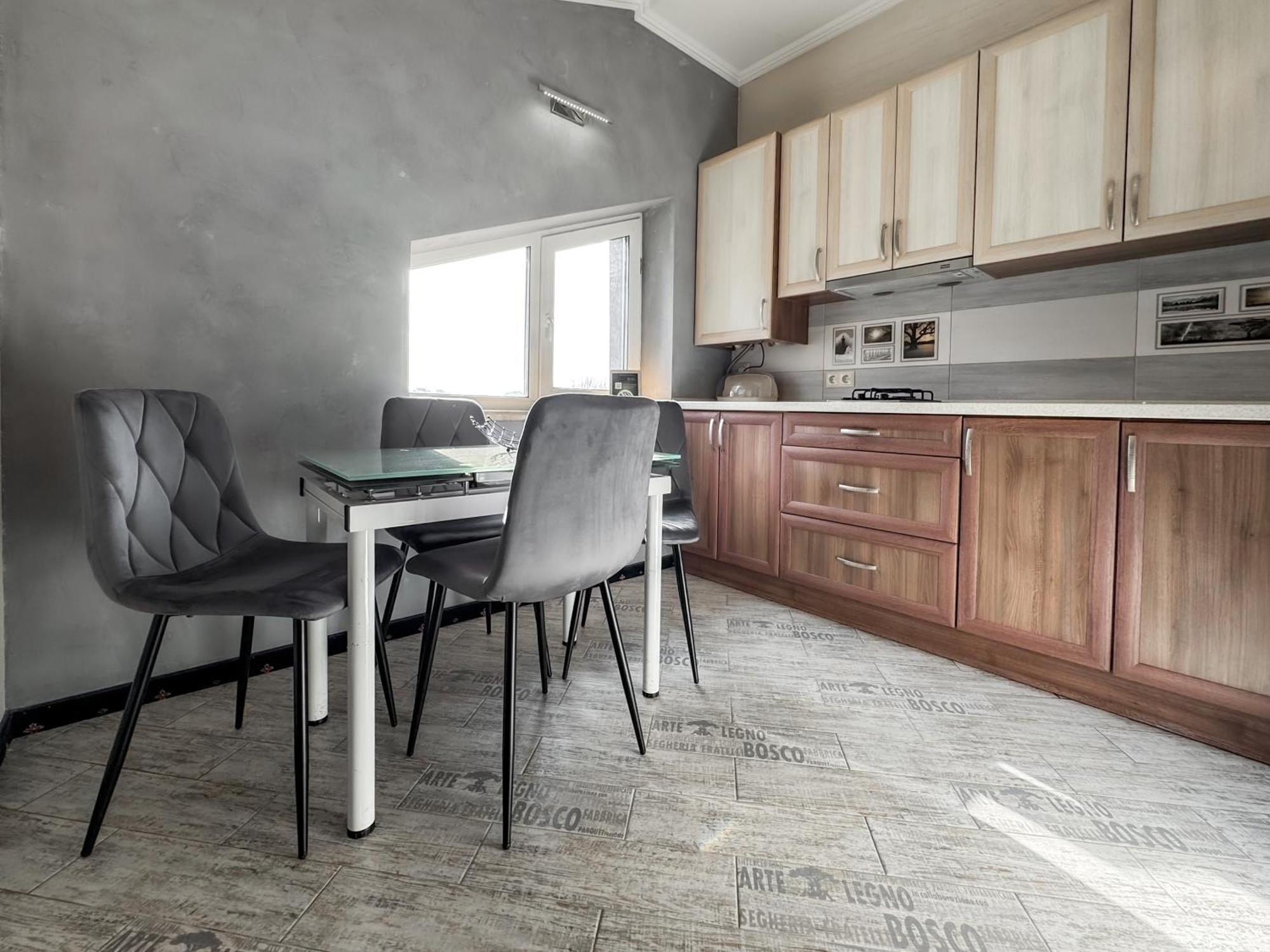 Apartments On Zaliznychna 49 Ivano-Frankivszk Kültér fotó