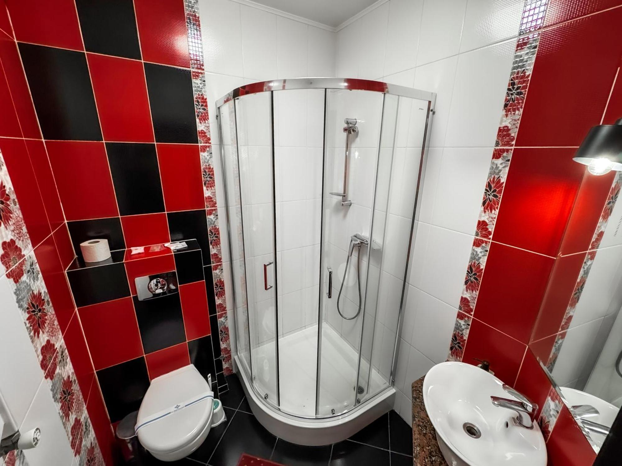 Apartments On Zaliznychna 49 Ivano-Frankivszk Kültér fotó