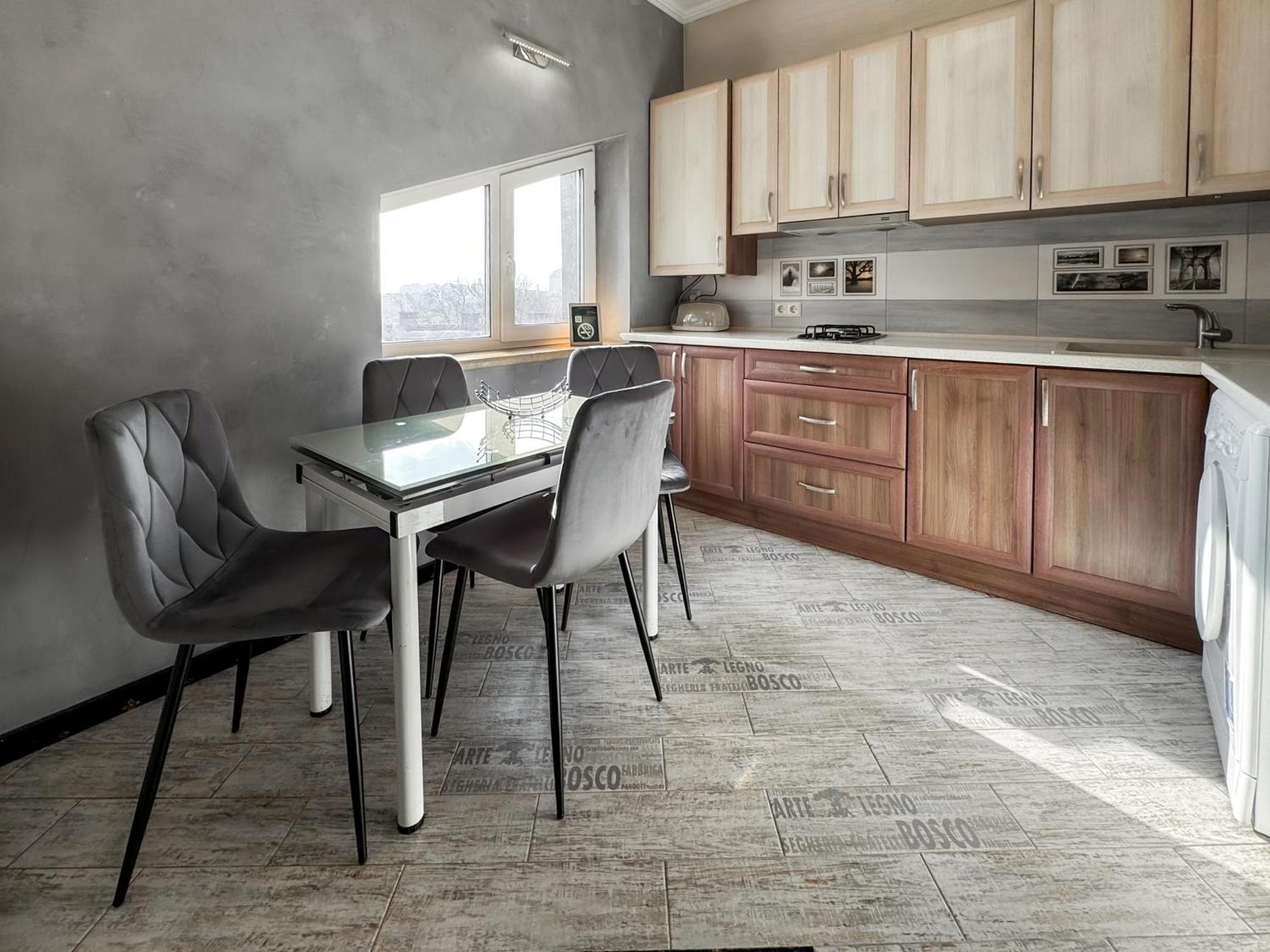 Apartments On Zaliznychna 49 Ivano-Frankivszk Kültér fotó