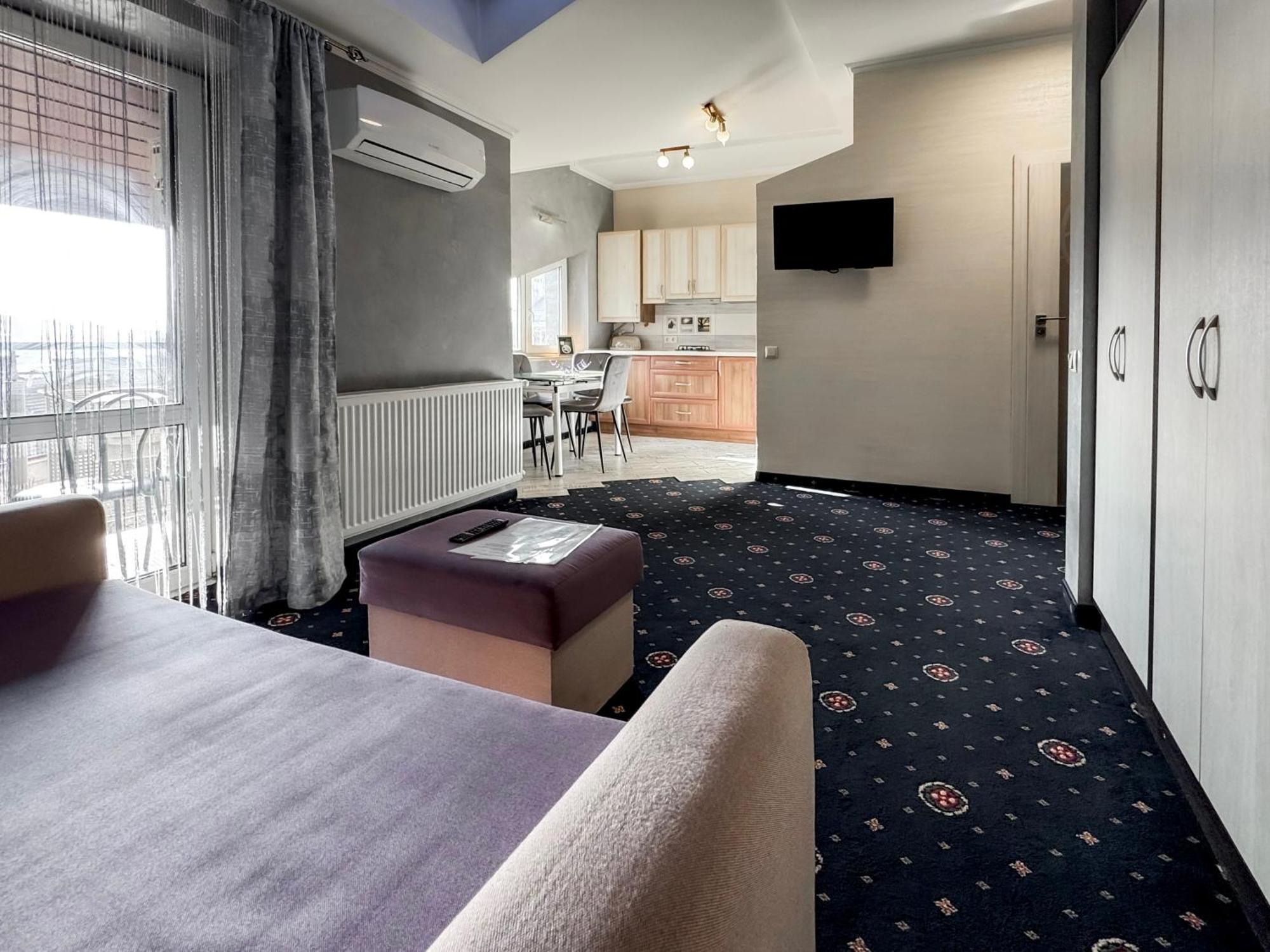 Apartments On Zaliznychna 49 Ivano-Frankivszk Kültér fotó