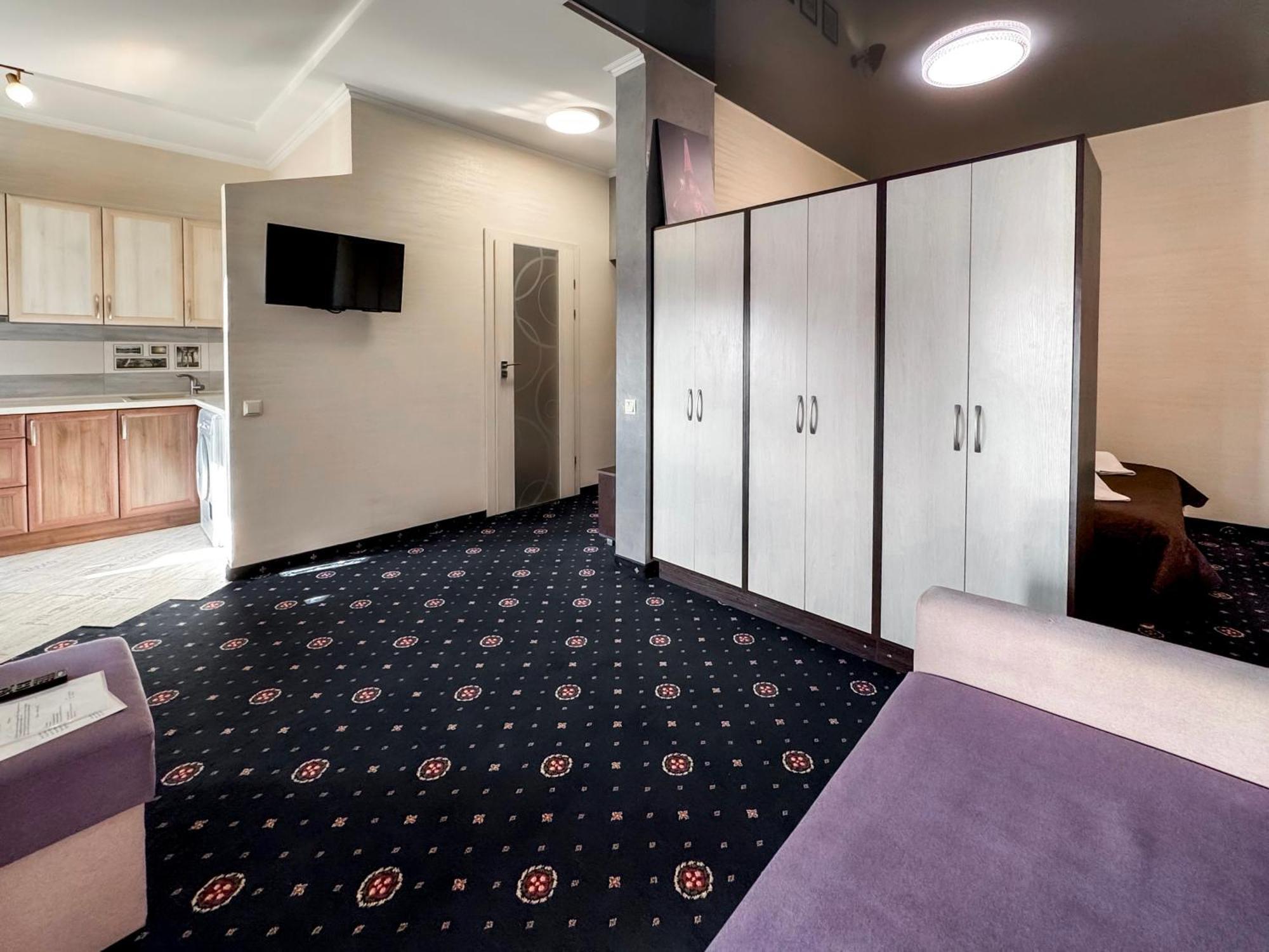Apartments On Zaliznychna 49 Ivano-Frankivszk Kültér fotó