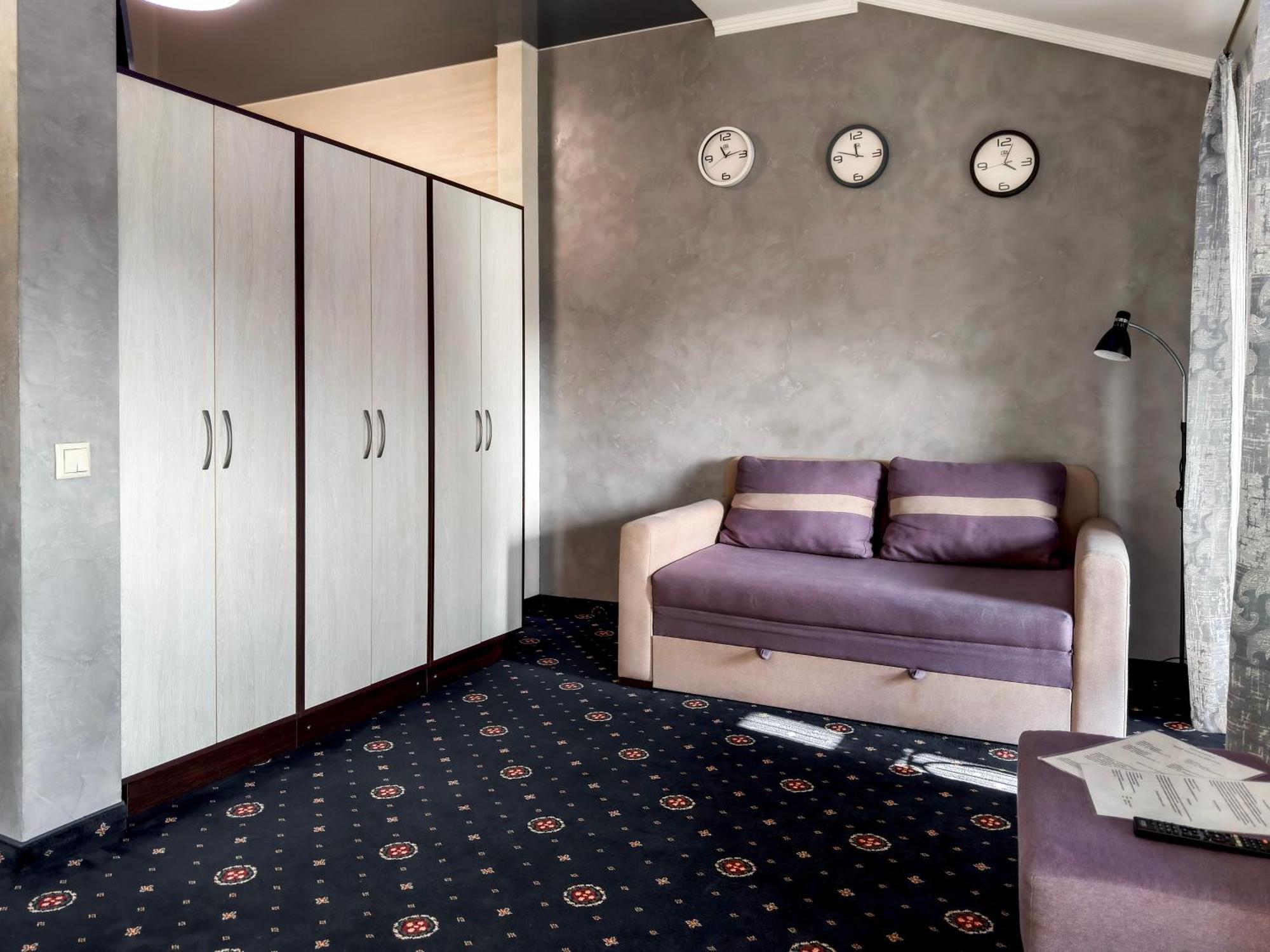 Apartments On Zaliznychna 49 Ivano-Frankivszk Kültér fotó
