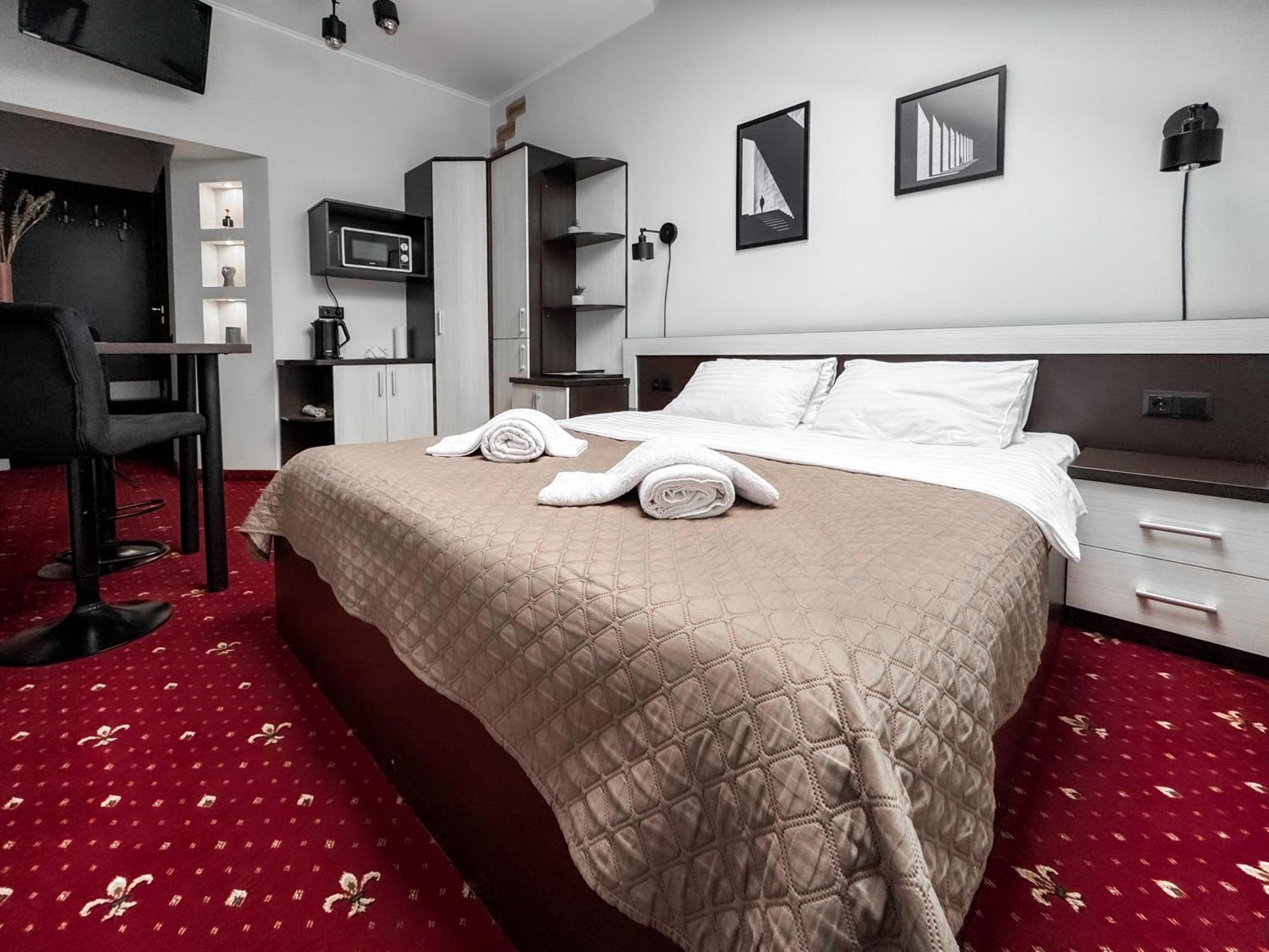 Apartments On Zaliznychna 49 Ivano-Frankivszk Kültér fotó