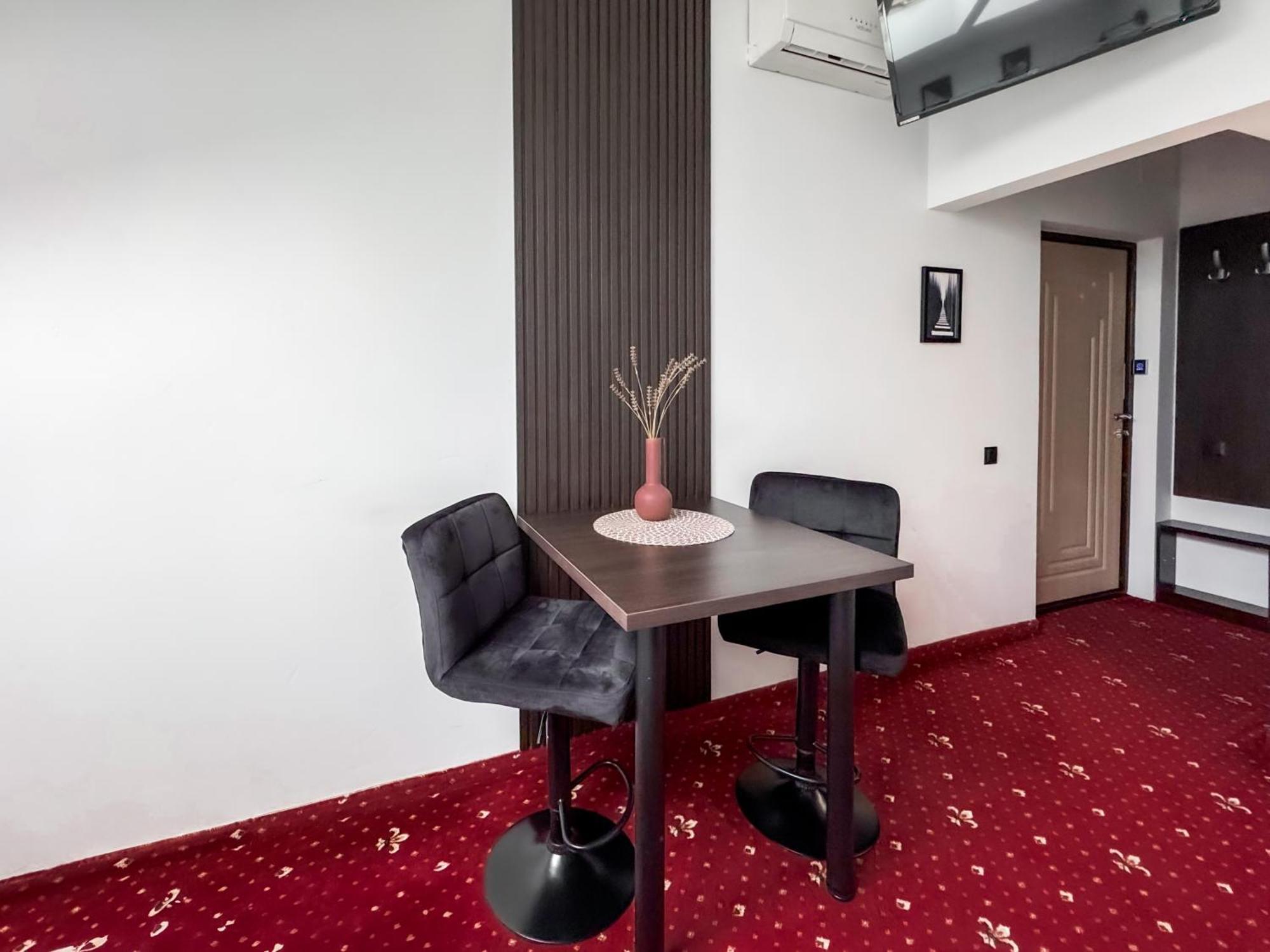 Apartments On Zaliznychna 49 Ivano-Frankivszk Kültér fotó