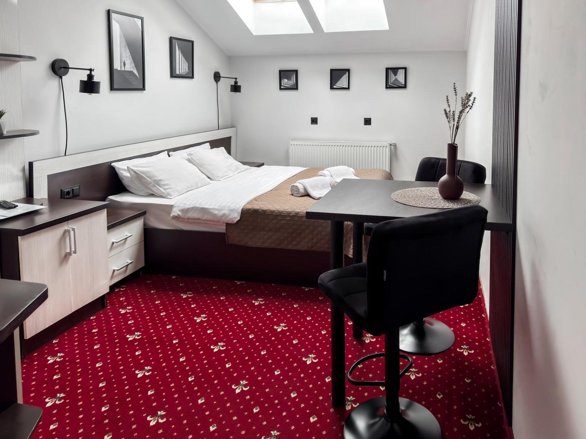 Apartments On Zaliznychna 49 Ivano-Frankivszk Kültér fotó
