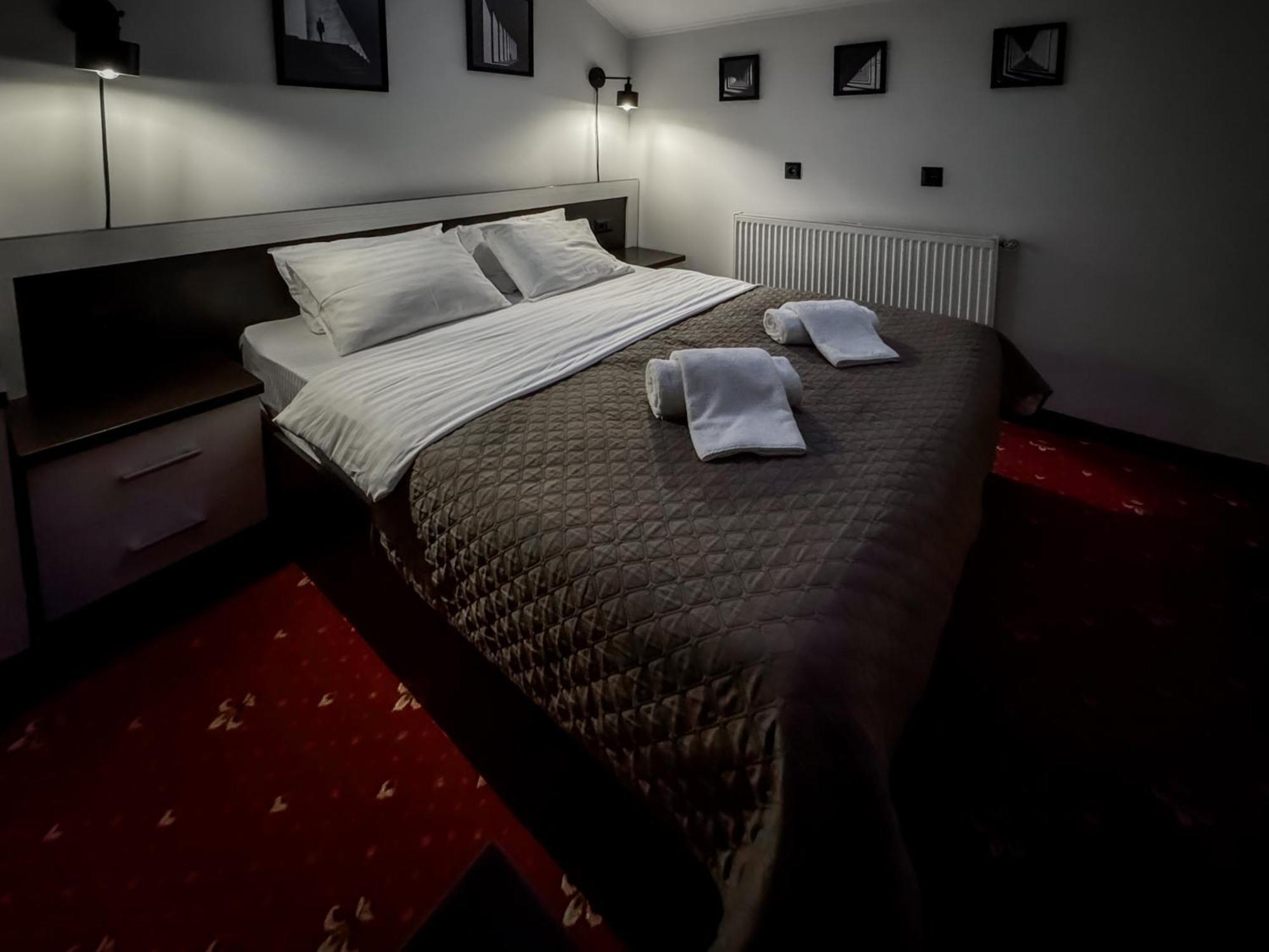 Apartments On Zaliznychna 49 Ivano-Frankivszk Kültér fotó