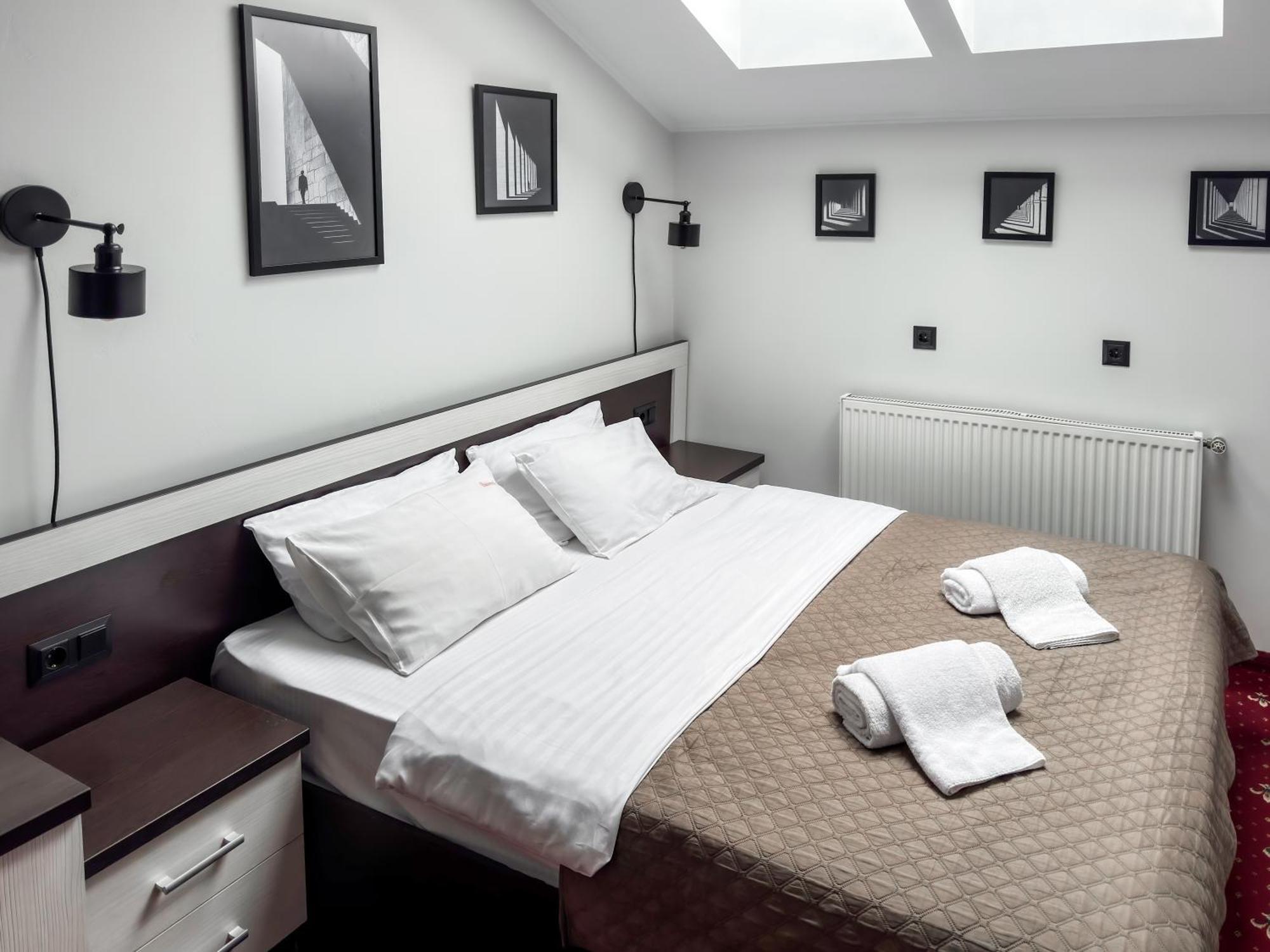 Apartments On Zaliznychna 49 Ivano-Frankivszk Kültér fotó