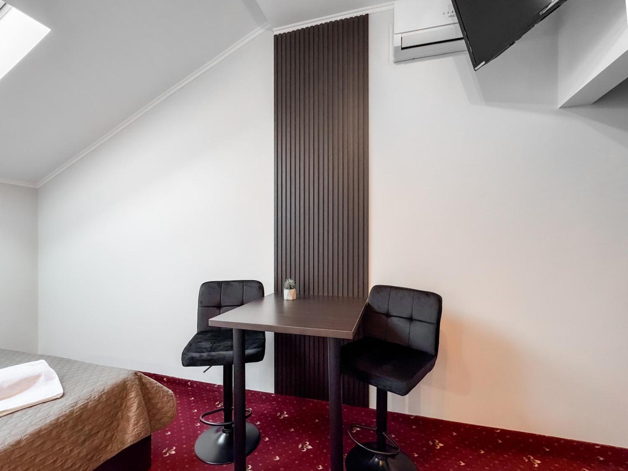 Apartments On Zaliznychna 49 Ivano-Frankivszk Kültér fotó