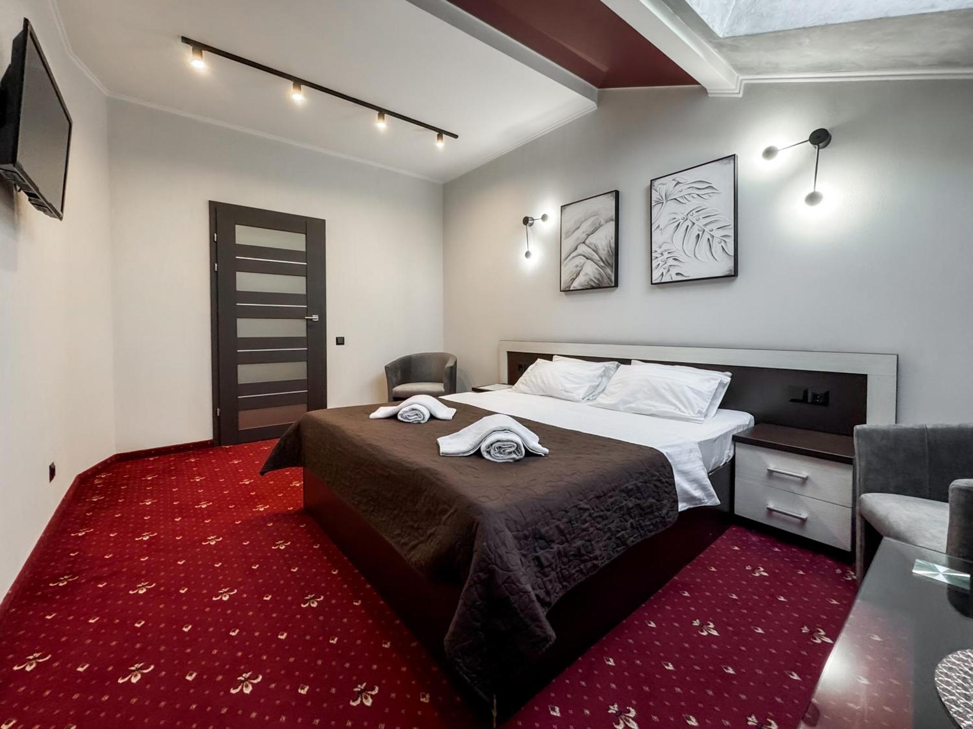 Apartments On Zaliznychna 49 Ivano-Frankivszk Kültér fotó
