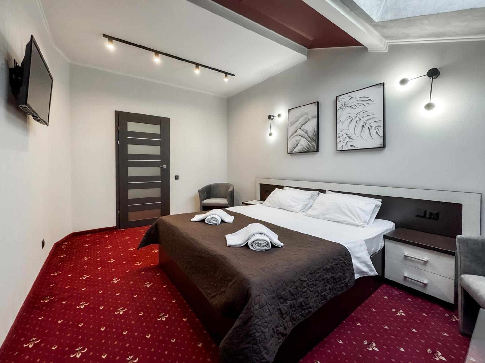 Apartments On Zaliznychna 49 Ivano-Frankivszk Kültér fotó