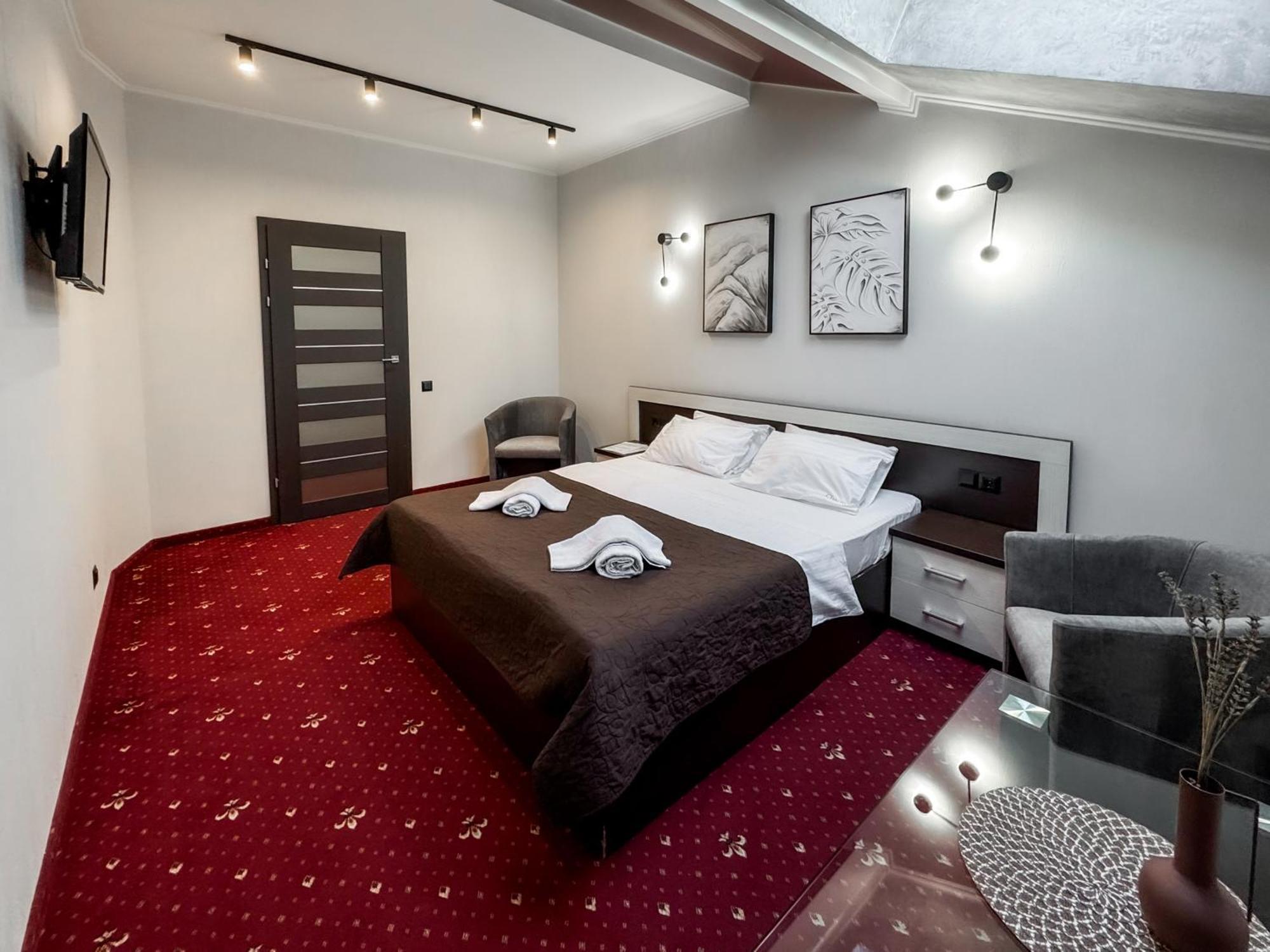Apartments On Zaliznychna 49 Ivano-Frankivszk Kültér fotó