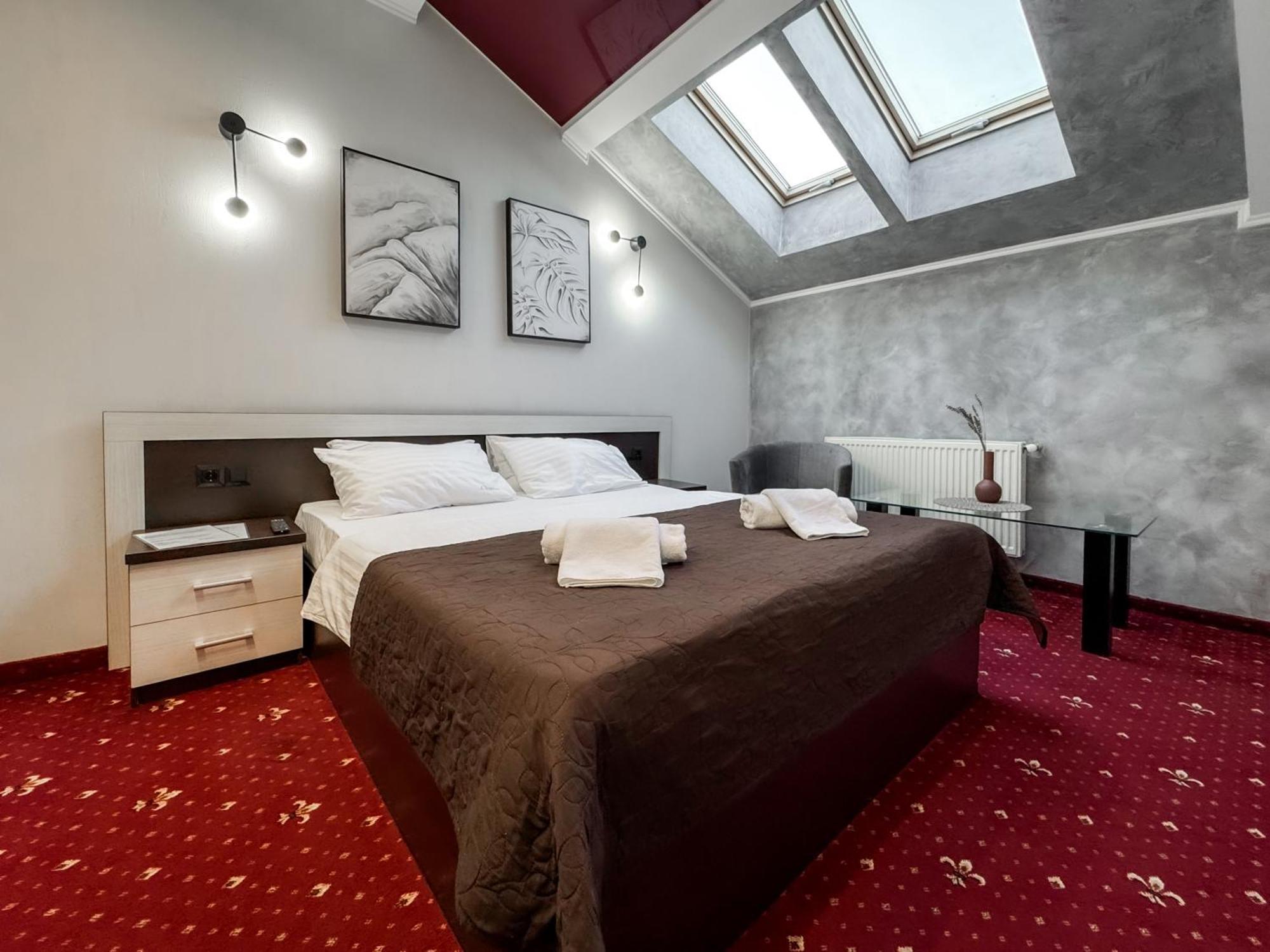 Apartments On Zaliznychna 49 Ivano-Frankivszk Kültér fotó
