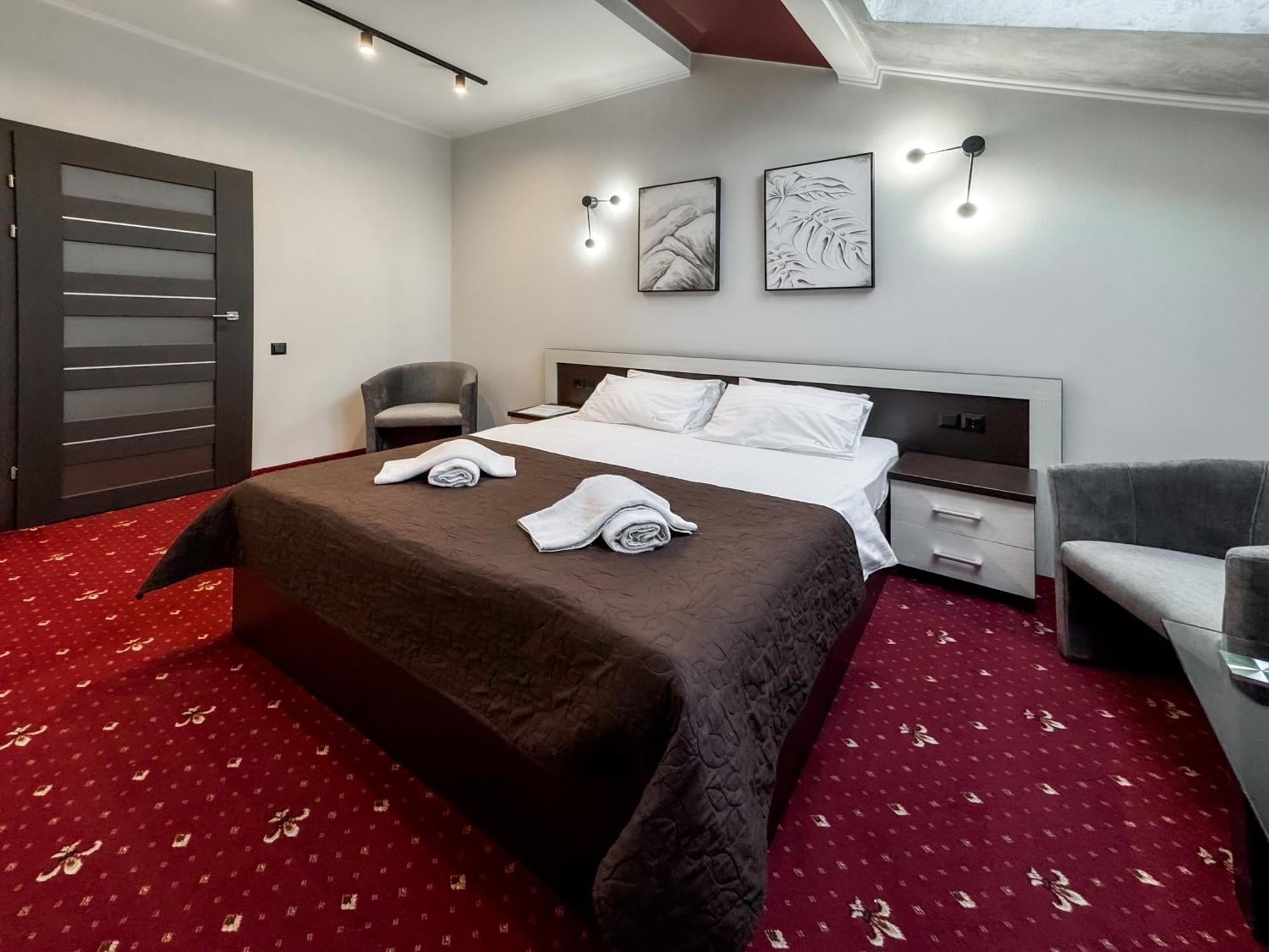 Apartments On Zaliznychna 49 Ivano-Frankivszk Kültér fotó